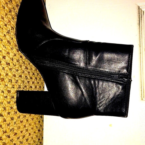 Black booties 3 inch heel size 8 old navy - Picture 2 of 10